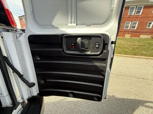 Used 2021 Chevrolet Express 2500 RWD 2500 135 w/ Driver Convenience Package image 29