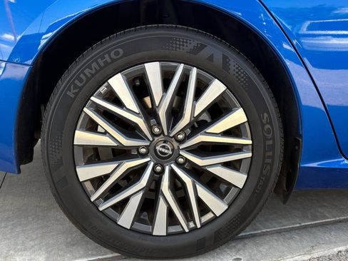 Used 2025 Nissan Altima 2.5 SV FWD image 4