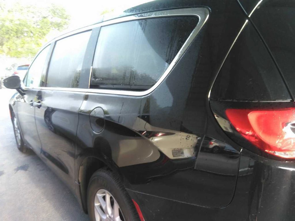 Used 2025 Chrysler Pacifica Select FWD image 4