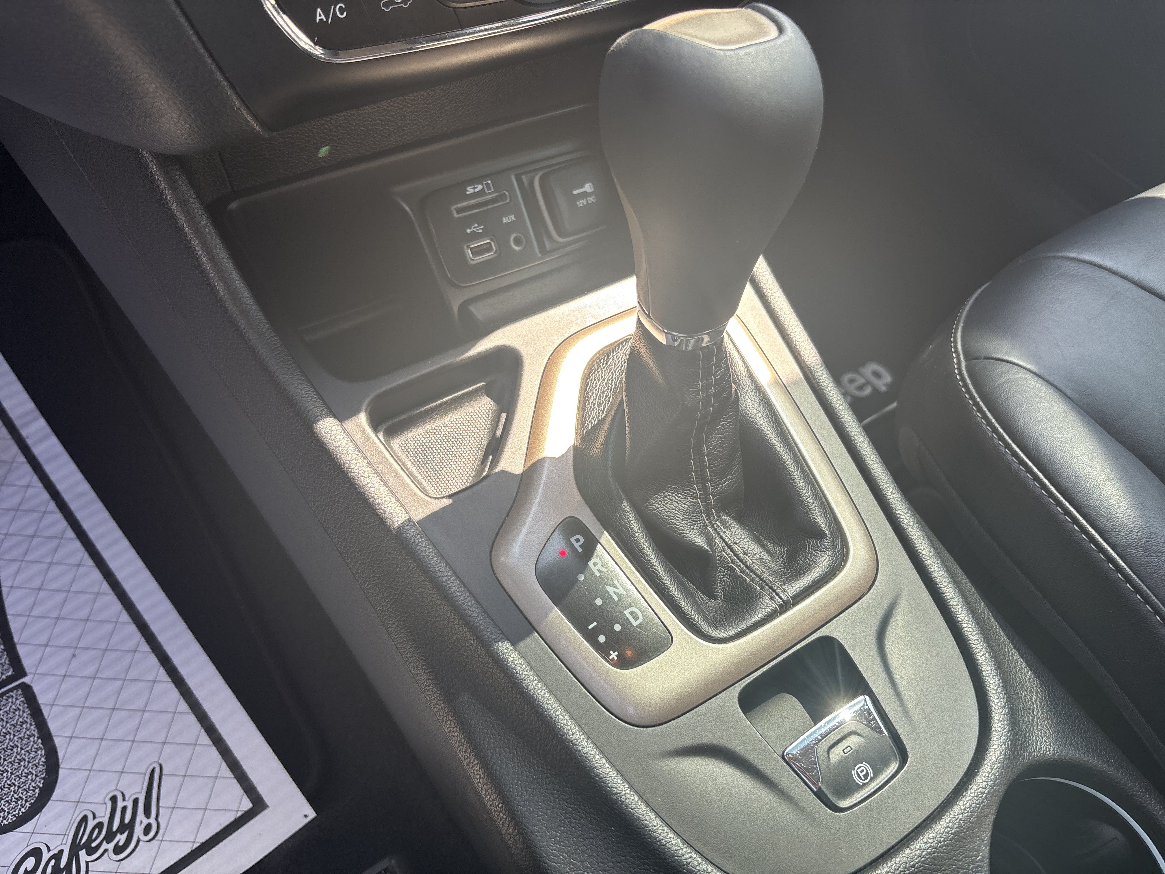 Used 2015 Jeep Cherokee Limited FWD image 21
