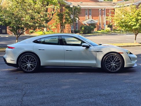 Used 2023 Porsche Taycan image 7