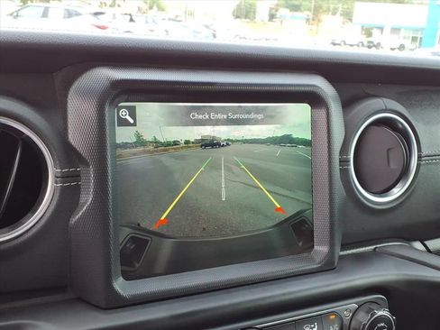 Used 2022 Jeep Gladiator Overland w/ Popular Equipment Package AWD/4WD image 7