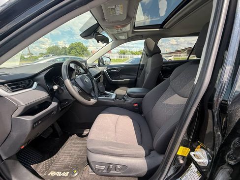 Used 2019 Toyota RAV4 XLE w/ Convenience Package AWD/4WD image 12