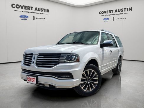 Used 2017 Lincoln Navigator Select RWD image 1
