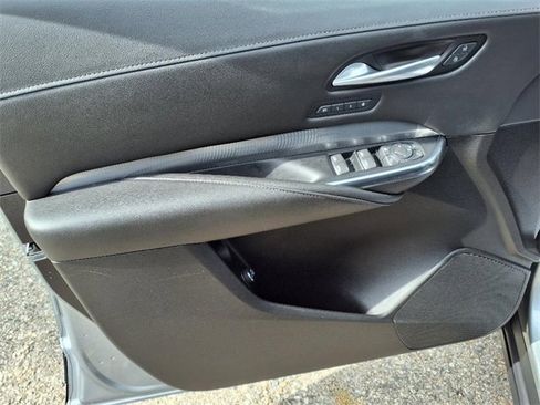 Used 2025 Cadillac XT4 Premium Luxury image 11