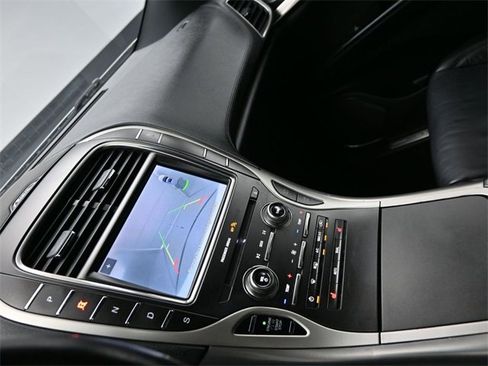 Used 2019 Lincoln Nautilus Select image 22