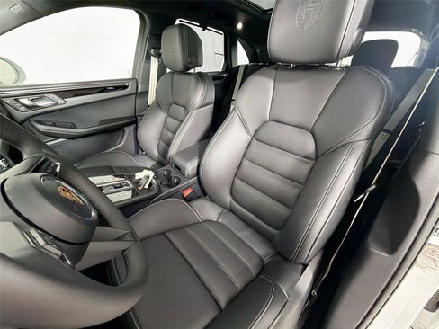 Used 2025 Porsche Macan S AWD/4WD image 5