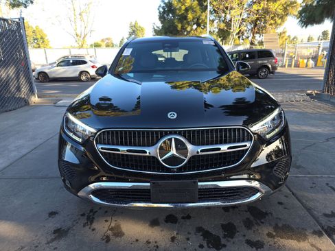 Used 2025 Mercedes-Benz GLC 300 4MATIC image 2