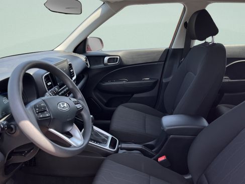 Used 2025 Hyundai Venue SE FWD image 14