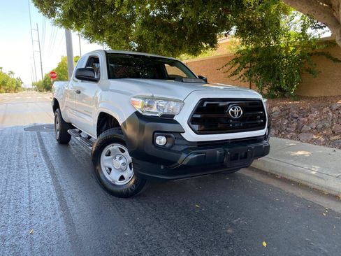 Used 2017 Toyota Tacoma 2WD Access Cab image 2