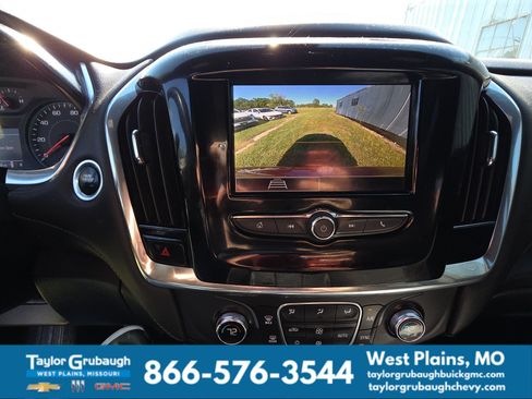 Used 2023 Chevrolet Traverse LT FWD image 11