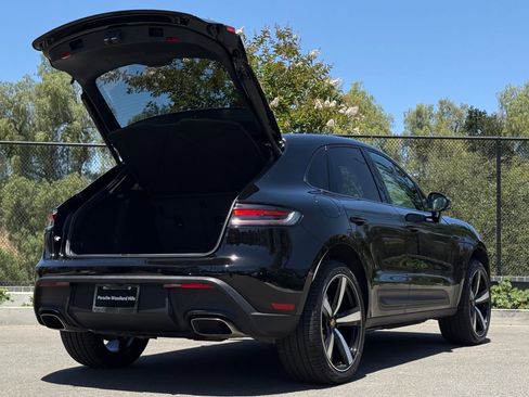 Used 2026 Porsche Macan AWD/4WD image 31