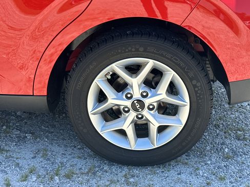 Used 2024 Kia Soul LX w/ Option Group 015 FWD image 19