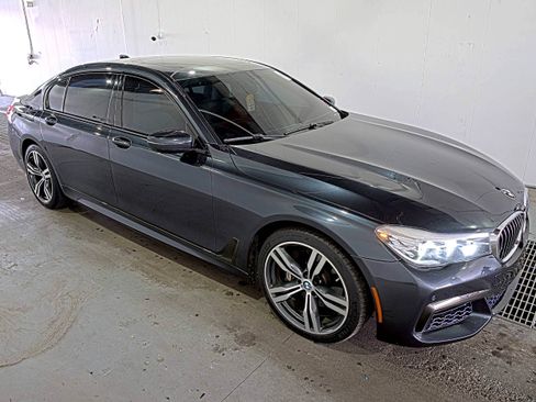 Used 2016 BMW 740i image 2