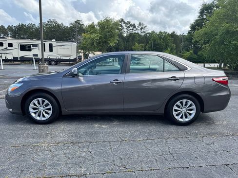 Used 2017 Toyota Camry LE FWD image 11