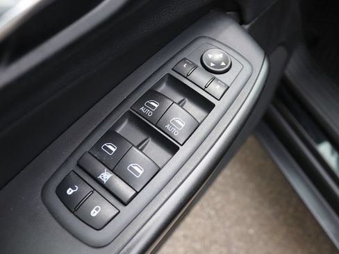 Used 2021 Jeep Cherokee Trailhawk AWD/4WD image 25