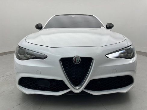 Used 2018 Alfa Romeo Giulia Ti Sport w/ Quick Order Package 22S Sport AWD/4WD image 2