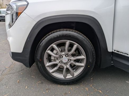Used 2024 GMC Terrain SLT image 33