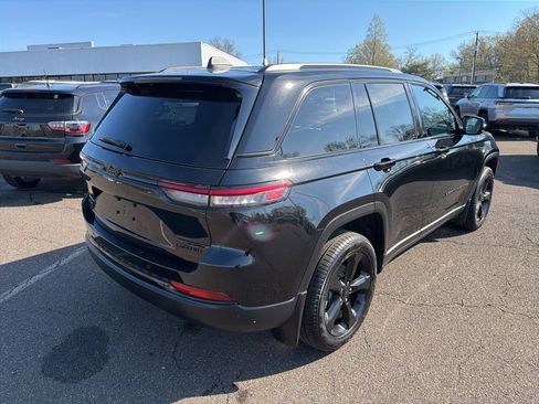 Used 2025 Jeep Grand Cherokee Limited w/ Black Appearance Package image 3