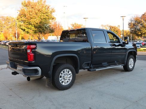 Used 2022 Chevrolet Silverado 2500 LTZ w/ LTZ Convenience Package image 9