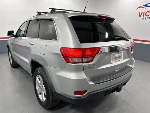 Used 2011 Jeep Grand Cherokee Laredo image 4