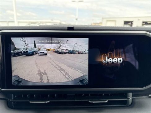 Used 2025 Jeep Gladiator Sport image 24