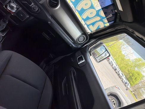 Used 2018 Jeep Wrangler Unlimited Sport S AWD/4WD image 22