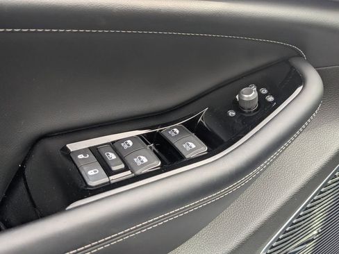 Used 2022 Jeep Grand Cherokee Overland w/ Advanced Protech Group III image 12