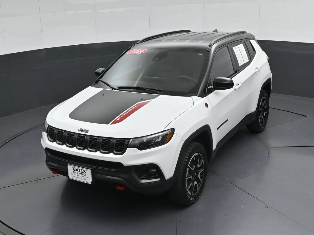 Used 2024 Jeep Compass Trailhawk AWD/4WD image 46