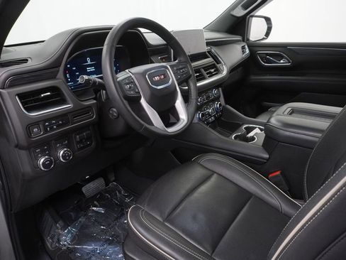 Used 2024 GMC Yukon SLT w/ SLT Premium Package AWD/4WD image 18