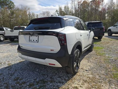 New 2026 Nissan Kicks SR FWD image 8