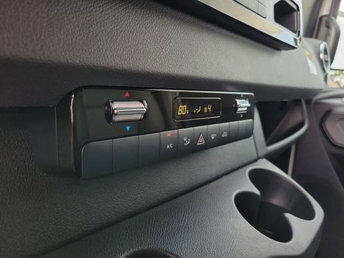Used 2025 Mercedes-Benz Sprinter 2500 image 17