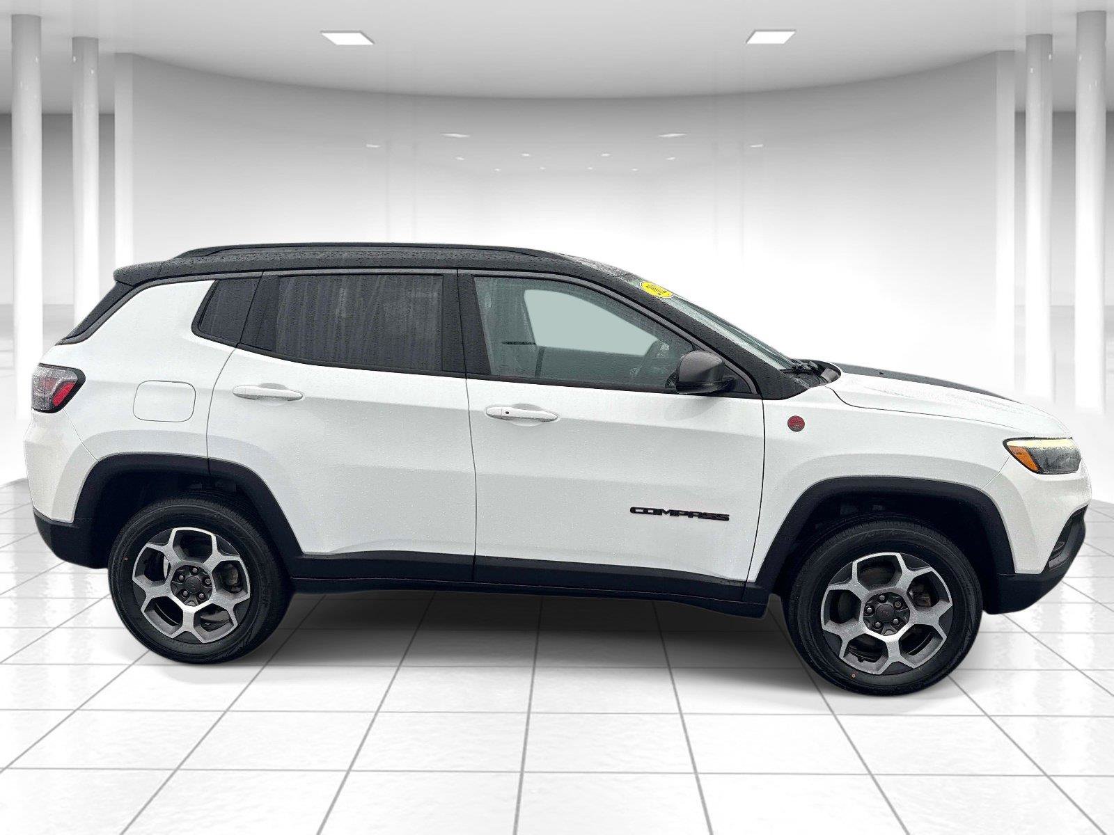 Used 2022 Jeep Compass Trailhawk w/ Trailhawk Elite Group AWD/4WD image 2