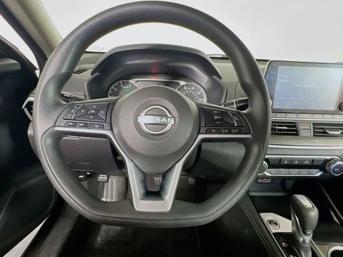 Used 2023 Nissan Altima 2.5 SV FWD image 12