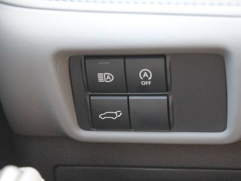 Used 2024 Toyota Highlander XLE AWD/4WD image 18