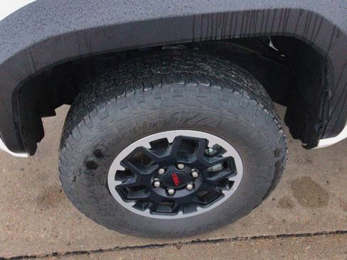 Used 2025 Toyota Tacoma TRD Off-Road image 12