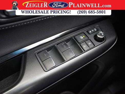 Used 2022 Toyota Venza LE image 29