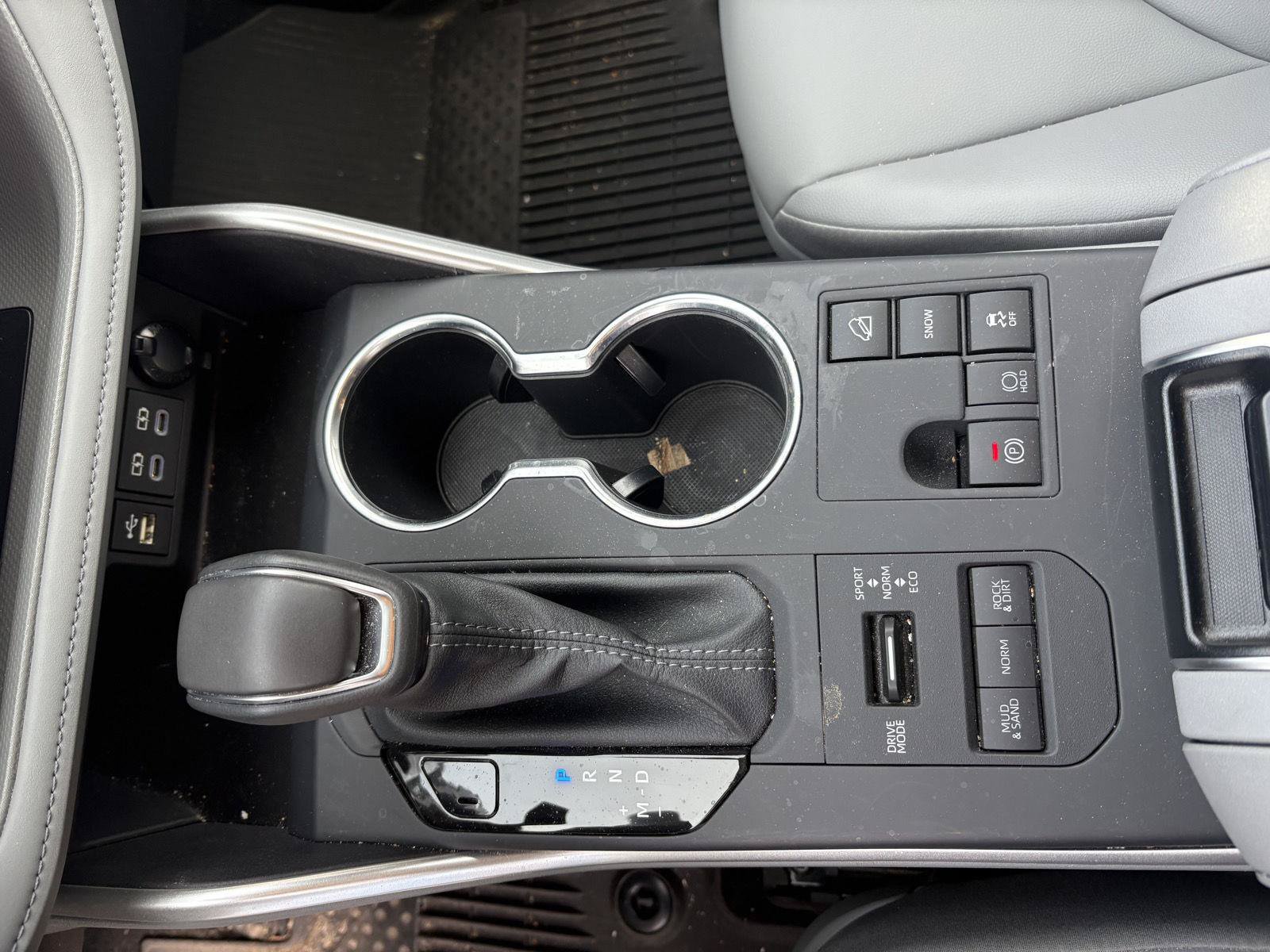 Used 2025 Toyota Highlander XLE AWD/4WD image 16