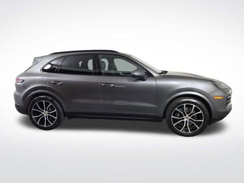 Used 2024 Porsche Cayenne image 8
