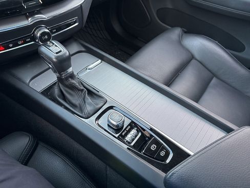 Used 2019 Volvo XC60 T6 Inscription image 18