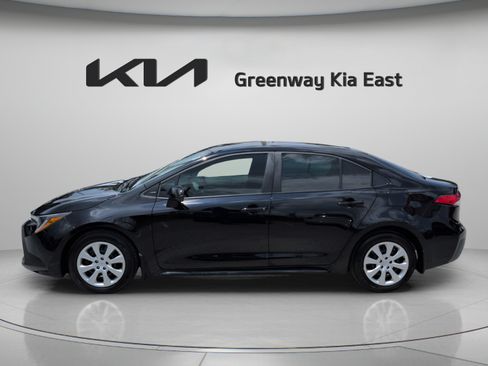 Used 2025 Toyota Corolla LE FWD image 8