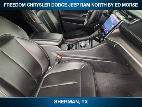 Used 2024 Jeep Grand Cherokee L Limited w/ Black Appearance Package RWD image 9
