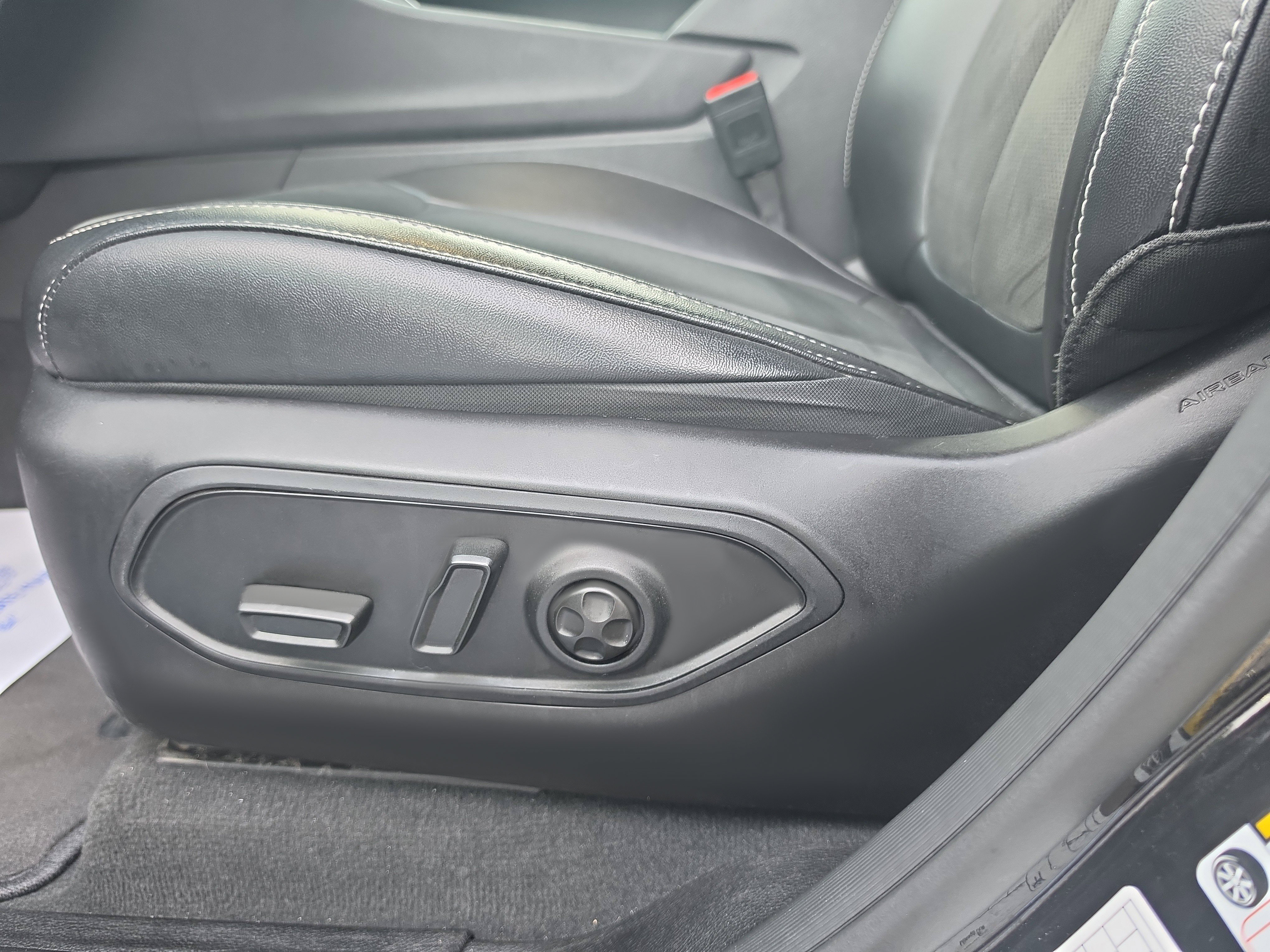 Used 2025 Jeep Grand Cherokee Altitude AWD/4WD image 13