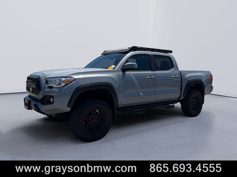 Used 2019 Toyota Tacoma TRD Off-Road AWD/4WD image 7