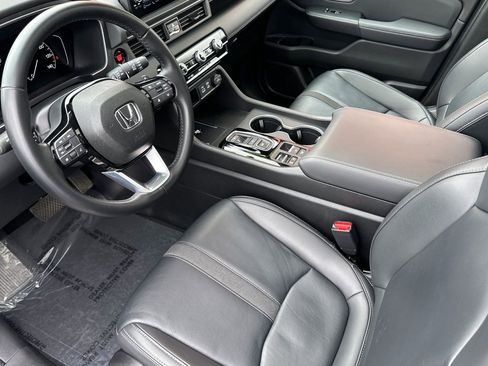 Used 2024 Honda Pilot Touring image 9