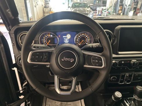Used 2023 Jeep Gladiator Overland image 15