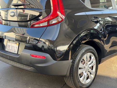 Used 2020 Kia Soul LX image 19