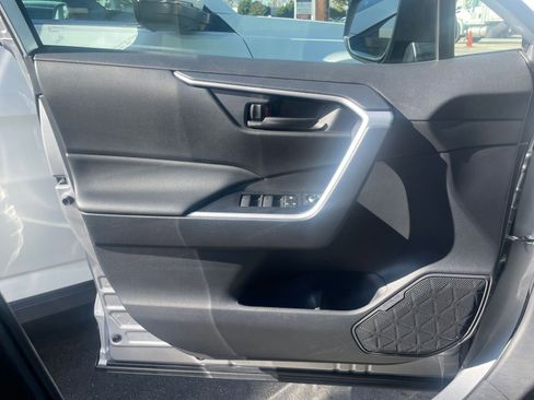 Used 2025 Toyota RAV4 LE image 20