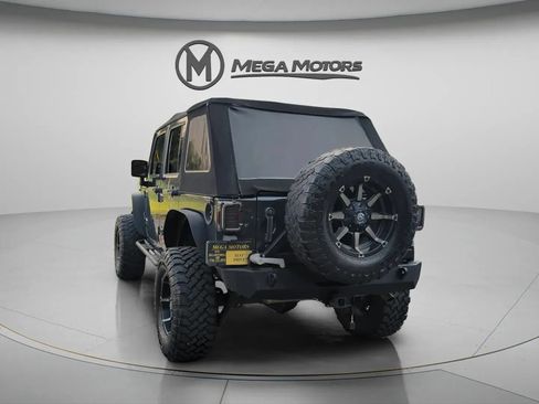 Used 2016 Jeep Wrangler Unlimited Rubicon w/ Connectivity Group AWD/4WD image 5