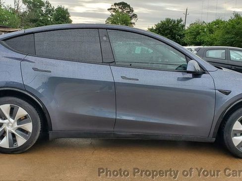 Used 2023 Tesla Model Y 2WD image 11
